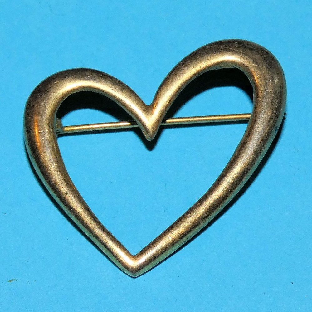 Vintage Signed New View Heart Brooch Pin Love Valentines Day Gift Gold Tone